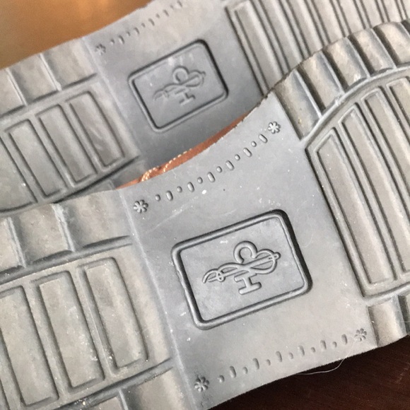 COLE HAAN TAN WINGTIP OXFORDS WITH BLUE FOOTBED - Picture 5 of 8